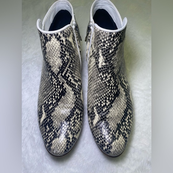 Blondo Women's Villa Waterproof Ankle Bootie. 100% leather Size 9.5. NWO… - Picture 6 of 14